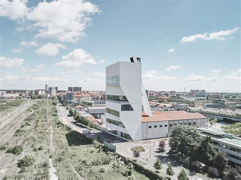 fondazione prada milano aperto primo maggio